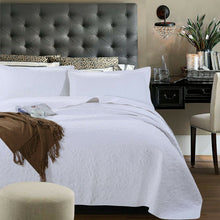 Load image into Gallery viewer, Queen Size Reversible  Bedspread Set